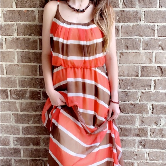 TANNED BEAUTY - Picture 7 of 11